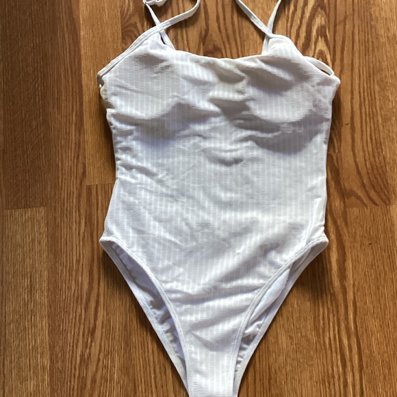 zufal Other - Elegant White One-Piece Swimsuit